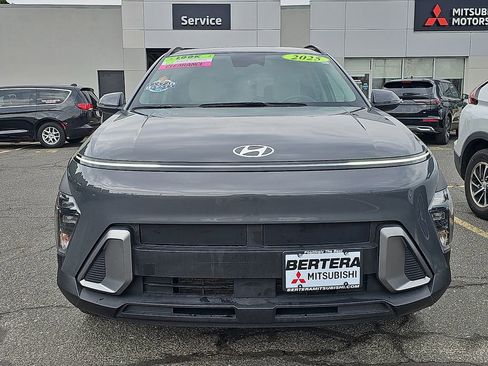 Used 2025 Hyundai Kona SEL image 2