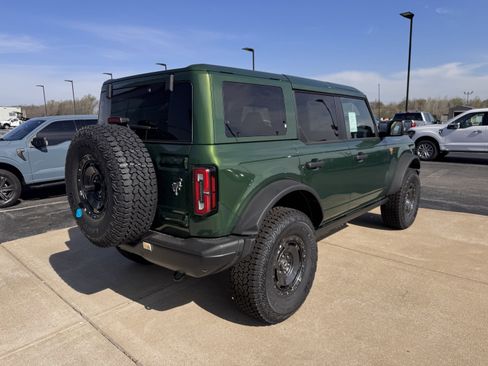 New 2025 Ford Bronco Badlands image 3