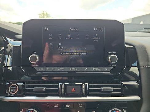 Used 2024 Nissan Pathfinder SV FWD image 26