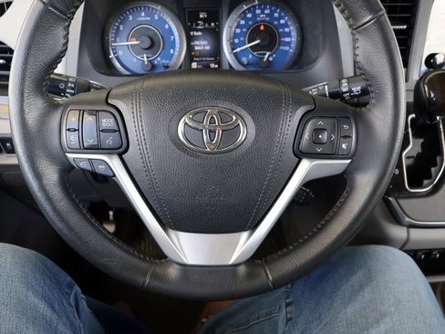 Used 2015 Toyota Sienna XLE FWD image 55