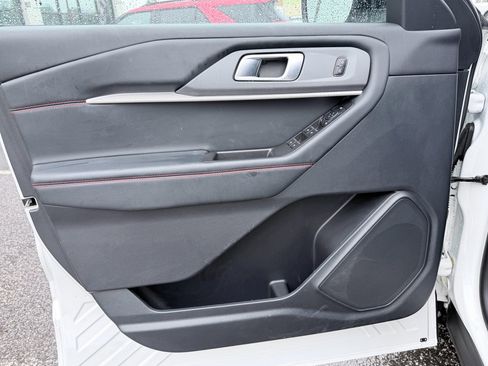 Used 2025 Ford Explorer ST-Line w/ ST-Line Street Pack AWD/4WD image 33