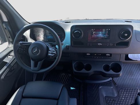 Used 2024 Mercedes-Benz Sprinter 2500 image 35