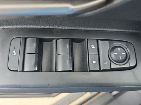 Used 2025 Toyota Tacoma TRD Off-Road image 27