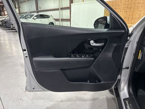 Used 2019 Kia Niro EX image 23