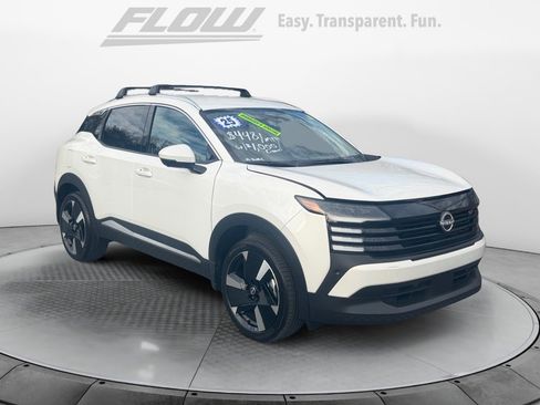 Used 2025 Nissan Kicks SR image 1