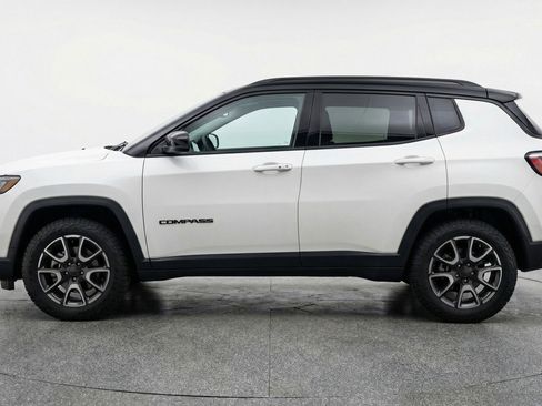 Used 2025 Jeep Compass Trailhawk AWD/4WD image 5