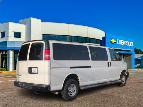 Used 2022 Chevrolet Express 3500 LS RWD image 7