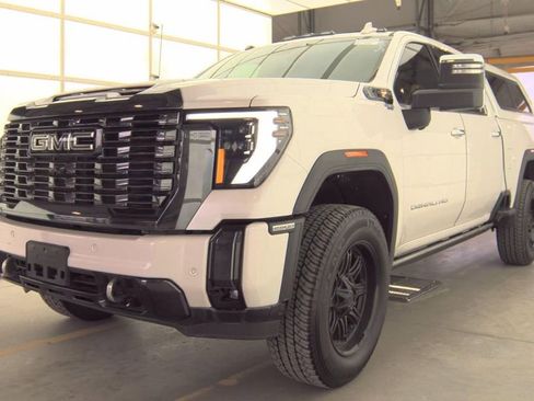 Used 2024 GMC Sierra 2500 Denali Ultimate w/ Max Trailering Package image 1