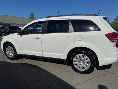 Used 2019 Dodge Journey SE image 3