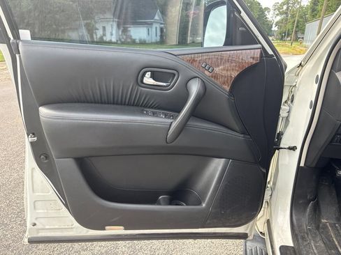 Used 2018 Nissan Armada Platinum w/ Interior Lighting Package RWD image 13