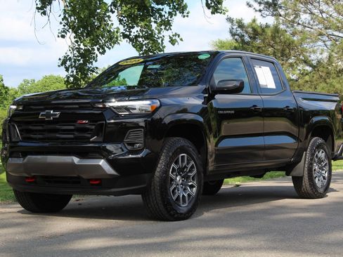 Used 2025 Chevrolet Colorado Z71 AWD/4WD image 4