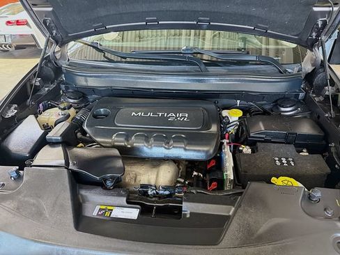 Used 2018 Jeep Cherokee Latitude Plus w/ Comfort/Convenience Group AWD/4WD image 29