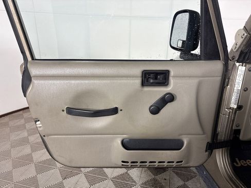 Used 2004 Jeep Wrangler Rubicon AWD/4WD image 16