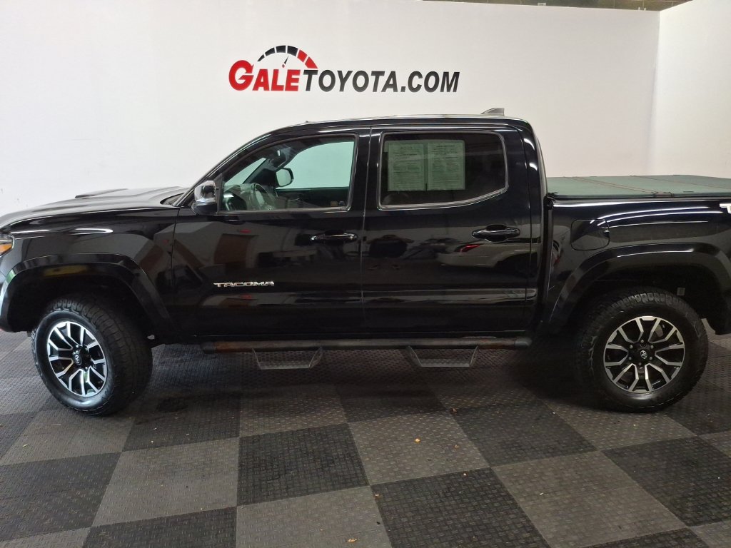 Used 2021 Toyota Tacoma TRD Sport w/ TRD Premium Sport Package AWD/4WD image 9