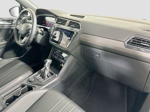 Certified 2024 Volkswagen Tiguan SE R-Line image 27
