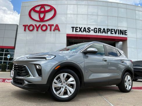 Used 2025 Buick Encore GX Preferred FWD image 2