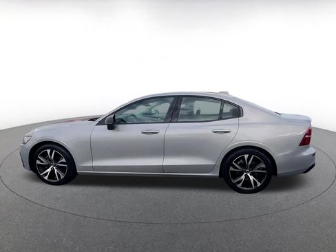 Used 2024 Volvo S60 B5 Core image 9