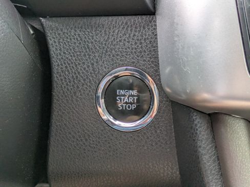 Used 2018 Toyota Highlander SE image 30