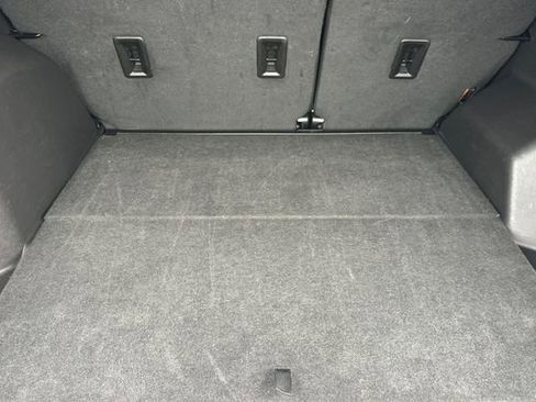 Used 2024 GMC Terrain SLE image 17