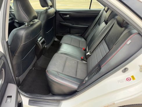 Used 2015 Toyota Camry SE w/ Moonroof Package FWD image 14