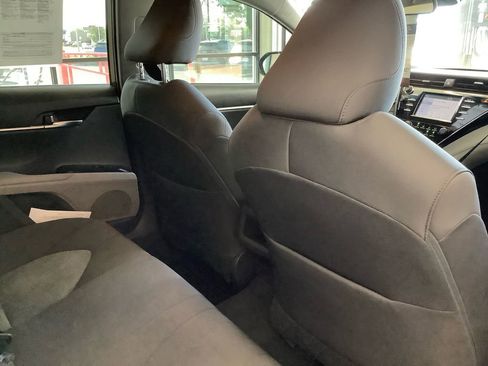 Used 2018 Toyota Camry LE image 17