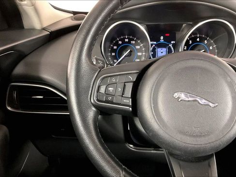Used 2017 Jaguar F-PACE Premium image 18