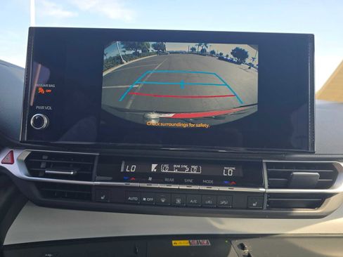 Used 2025 Toyota Sienna XLE image 28