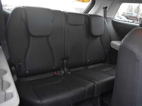 Used 2024 Kia Carnival LX image 13