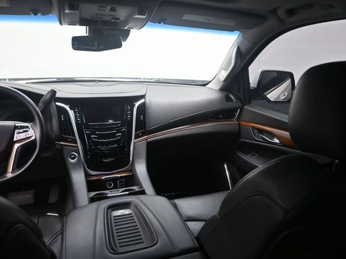 Used 2019 Cadillac Escalade Premium Luxury RWD image 13