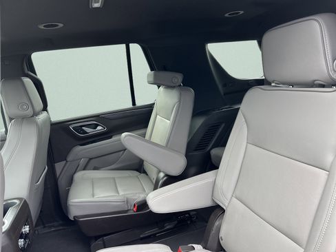 Used 2022 GMC Yukon SLT w/ SLT Luxury Package image 18