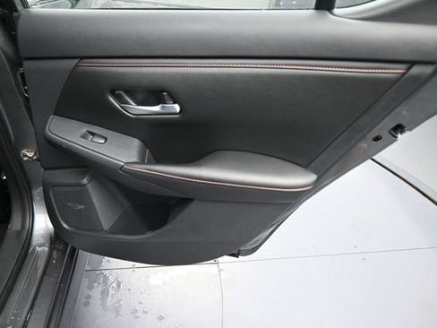 Used 2025 Nissan Sentra SR FWD image 15