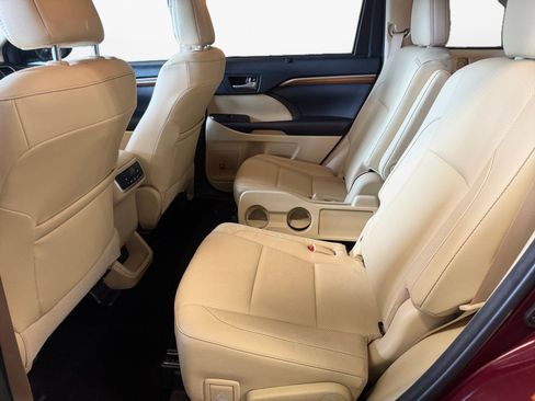 Used 2017 Toyota Highlander Limited AWD/4WD image 16