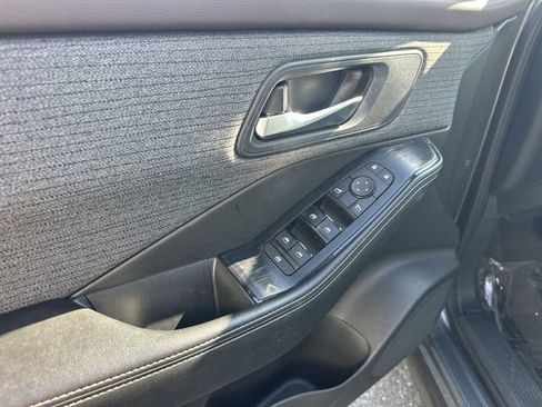 Used 2023 Nissan Rogue SV image 19