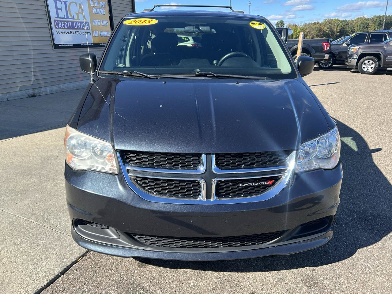 Used 2013 Dodge Grand Caravan SXT FWD image 2
