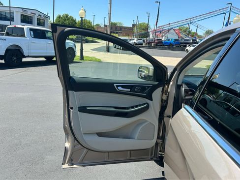 Used 2020 Ford Edge Titanium w/ Equipment Group 301A FWD image 19