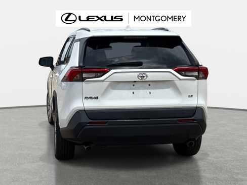 Used 2021 Toyota RAV4 LE FWD image 4