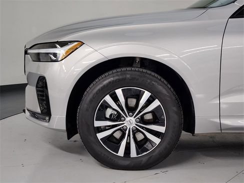 Used 2025 Volvo XC60 B5 Core image 11