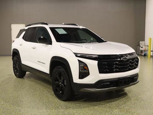 Used 2026 Chevrolet Equinox LT w/ Convenience Package II FWD image 1