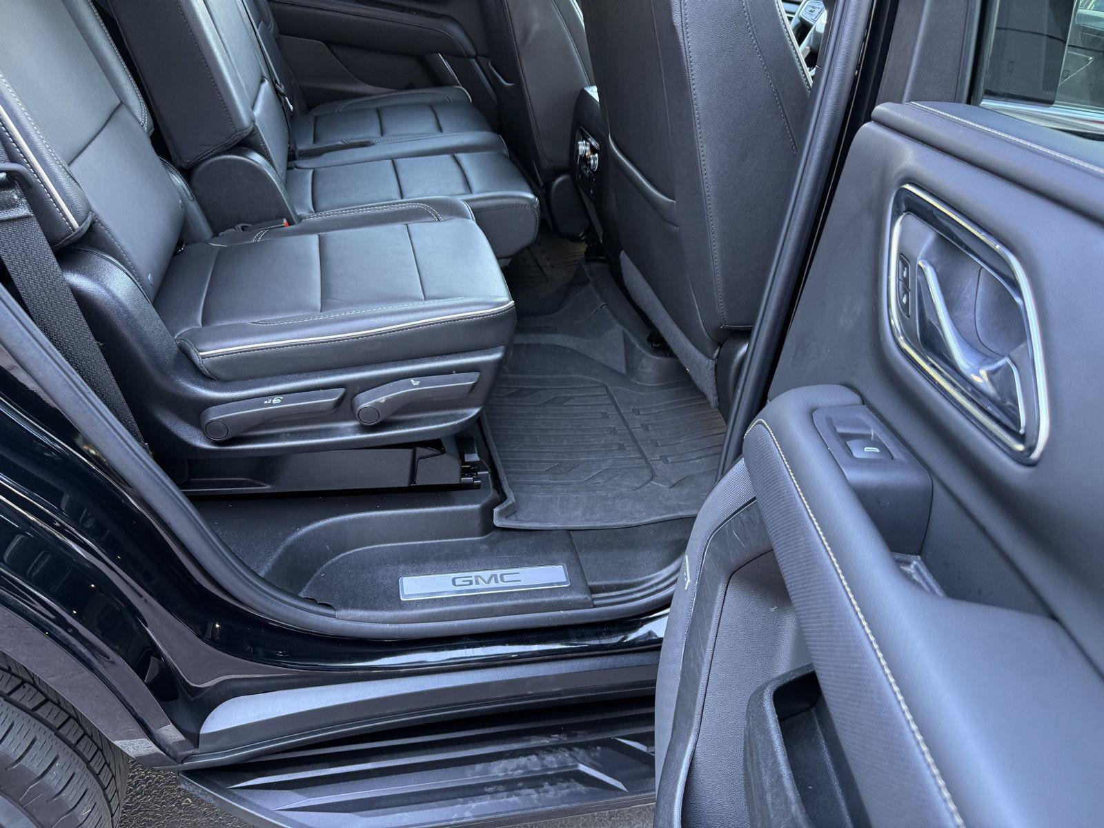 Used 2024 GMC Yukon SLT w/ SLT Luxury Package AWD/4WD image 21