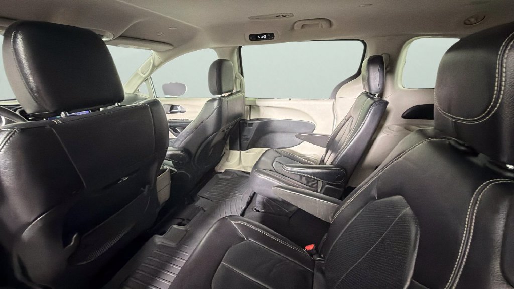Used 2022 Chrysler Pacifica Touring-L FWD image 28
