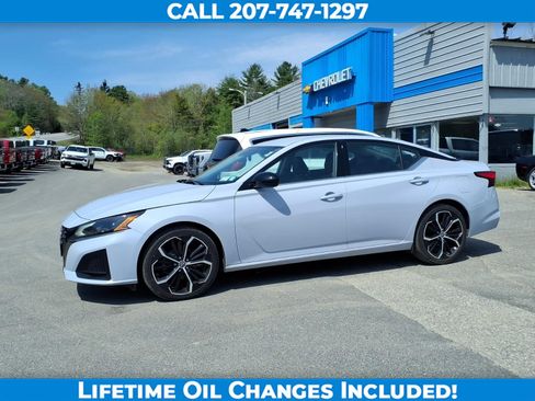 Used 2024 Nissan Altima 2.5 SR FWD image 8