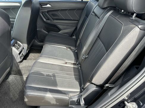 Used 2024 Volkswagen Tiguan SE image 11