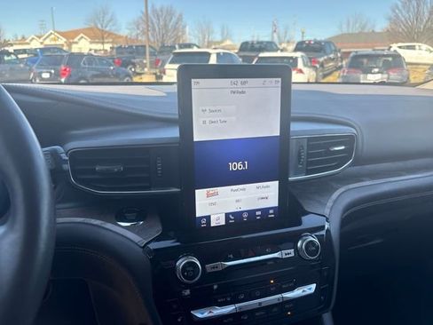 Used 2022 Ford Explorer Platinum w/ Equipment Group 601A image 21