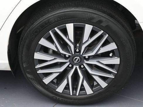 Used 2024 Nissan Altima 2.5 SV AWD/4WD image 8