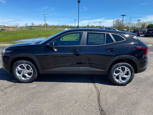 New 2026 Chevrolet Trax LS w/ LS Convenience Package FWD image 4