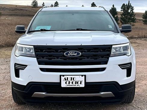 Used 2018 Ford Explorer XLT image 2