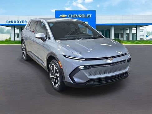 New 2026 Chevrolet Equinox EV LT image 4