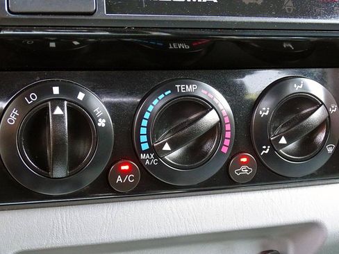 Used 2015 Toyota Tacoma 4x4 Double Cab w/ TRD Off-Road Package image 29