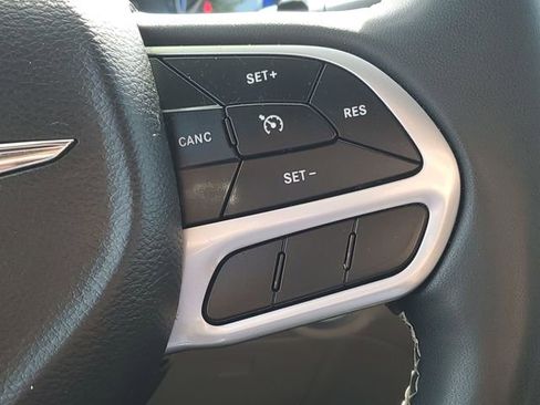 Used 2022 Chrysler Voyager LX FWD image 14