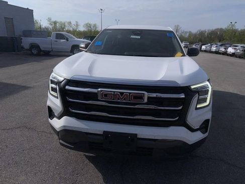 Used 2025 GMC Terrain Elevation image 3